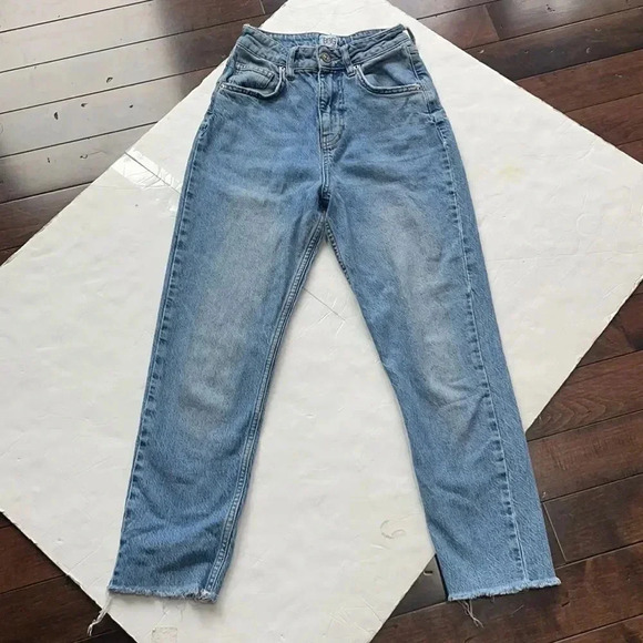 BDG Edie slim fit high rise jeans, raw hem. Medium/light wash. Women’s size 25 - Picture 2 of 14